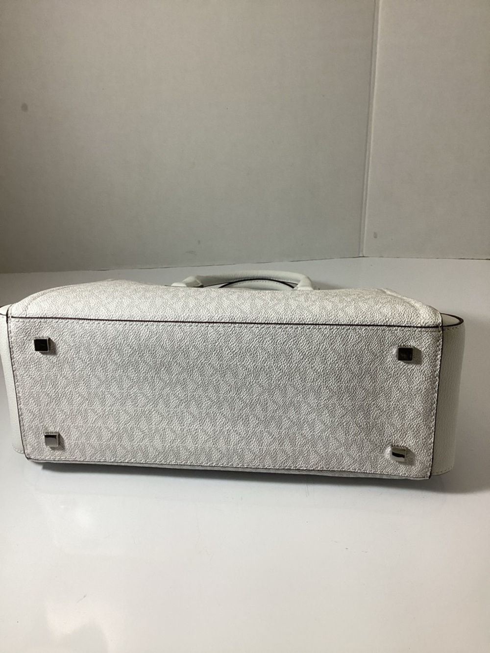 Michael Kors
Medium Laila Satchel - Picture 10 of 12